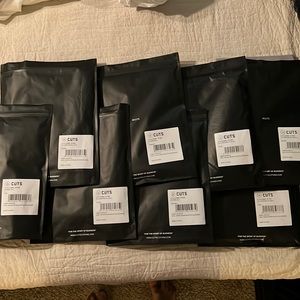 CUTS SHORT SLEEVE CREW NECK HEM CURVE